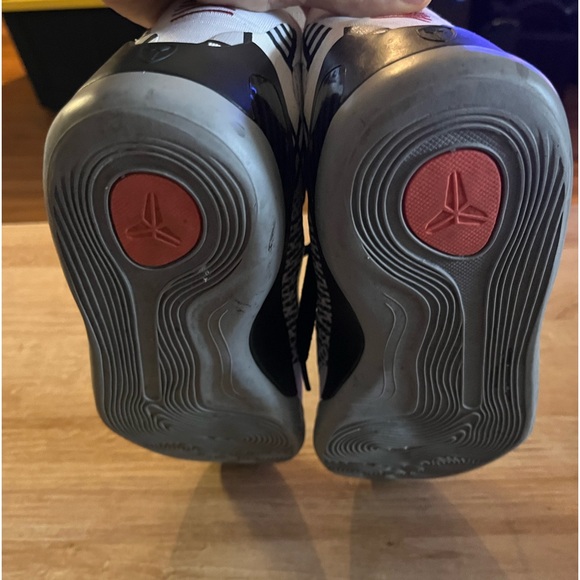 Nike Rare Kobe 9 Elite GS Sneakers - Picture 7 of 7